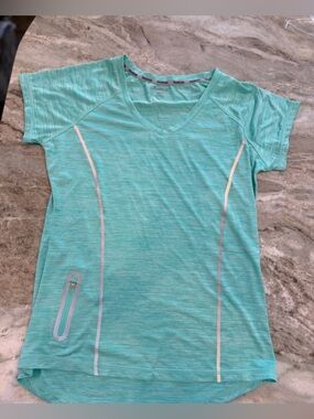 Reebok Mint Green Athletic Tee Womens Small Performance Workout Top